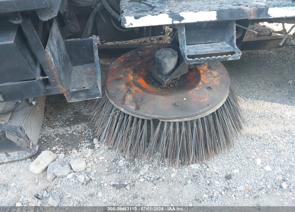 1995 FORD LN7000 SWEEPER VIN: 1FDXR72C0SVA82494