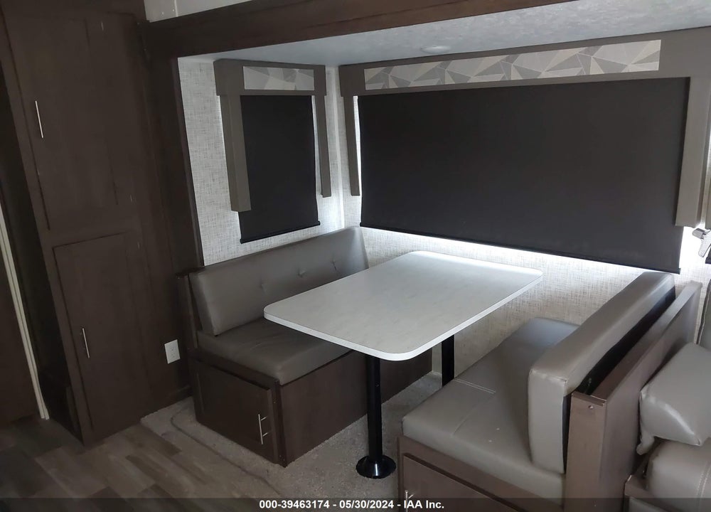 2019 FORR RIVER SAL VIN: 4X4TSMJ22K8065235