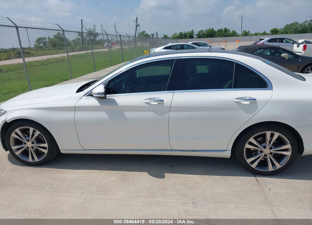 2016 MERCEDES-BENZ C 300 LUXURY/SPORT VIN: WDDWF4JB2GR152342