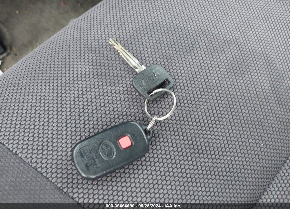2003 TOYOTA MATRIX/XR VIN: 2T1KR32E73C128870