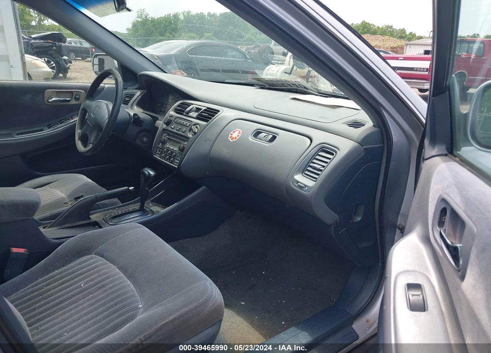 1998 HONDA ACCORD LX VIN: 1HGCG5640WA022276