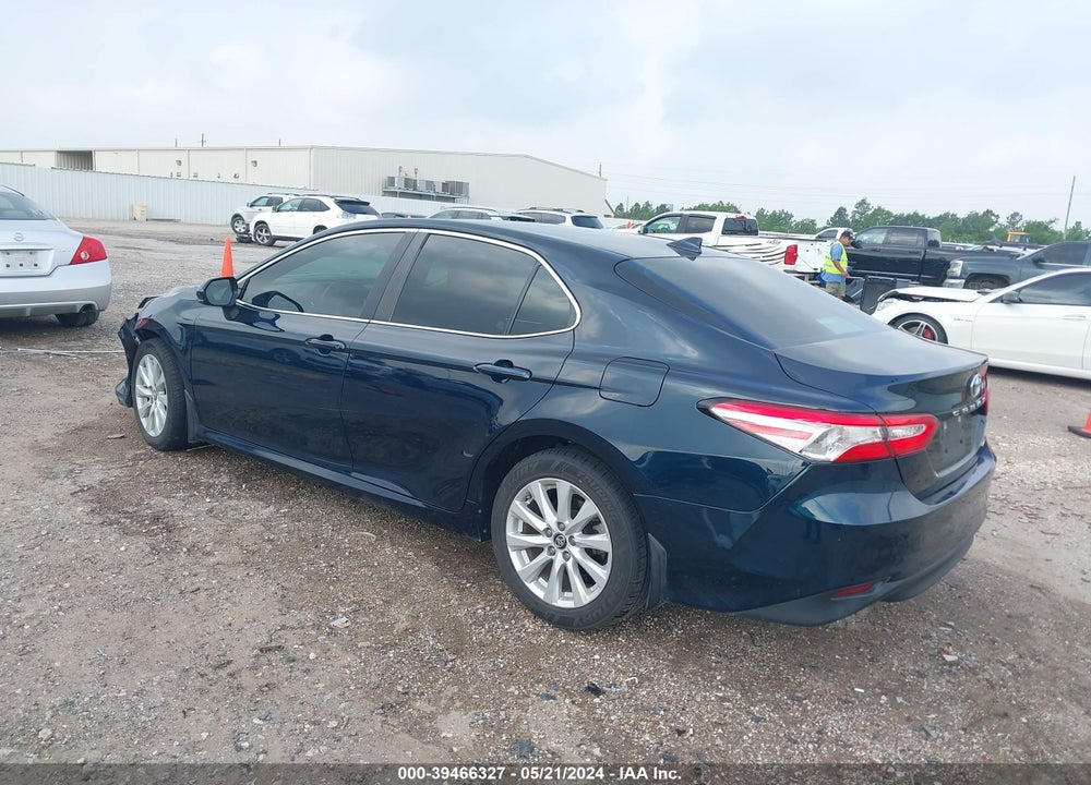 2019 TOYOTA CAMRY LE VIN: 4T1B11HK8KU247338