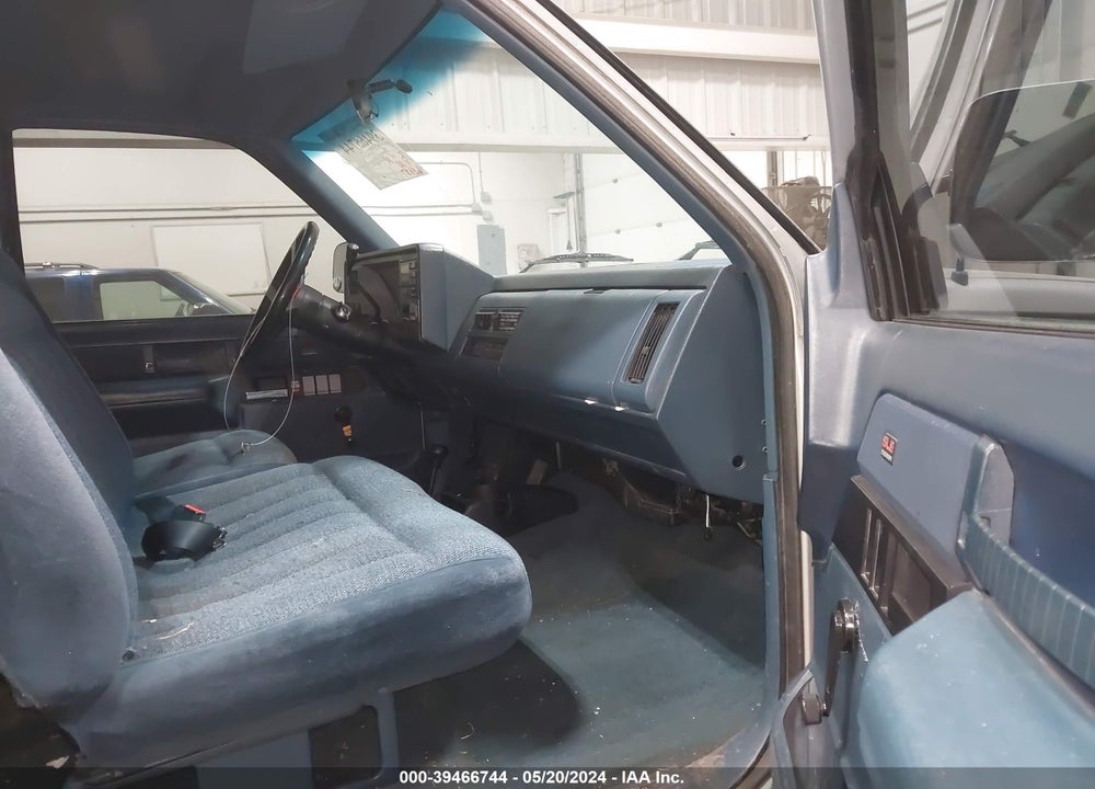 1988 GMC GMT-400 K2500 VIN: 2GTFK29K1J1579297