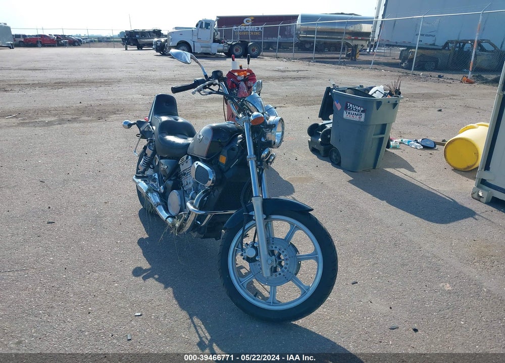 2004 KAWASAKI VN750 VIN: JKAVNDA1X4B551384