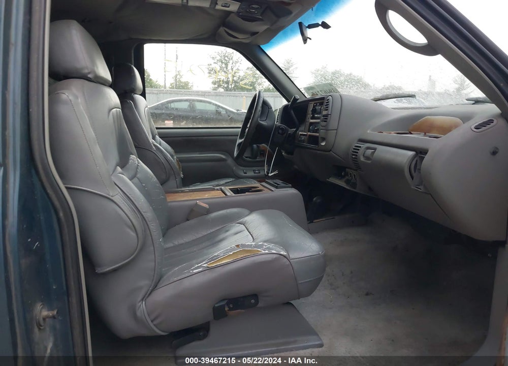 1995 CHEVROLET TAHOE K1500 VIN: 1GNEK18K4SJ411689