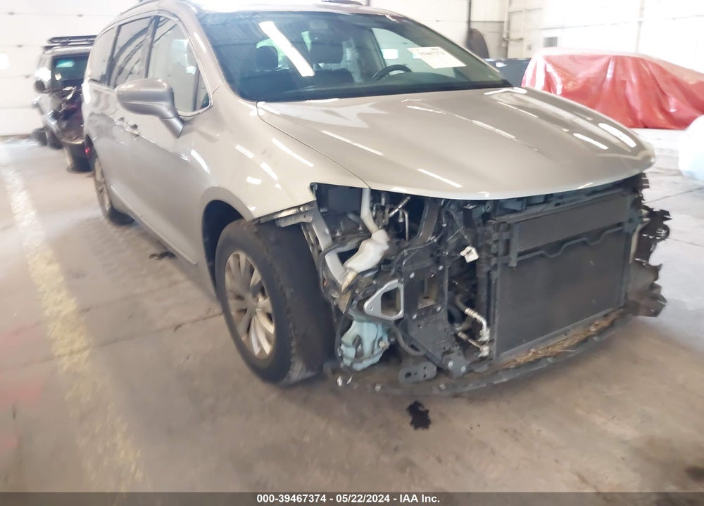 2019 CHRYSLER PACIFICA TOURING L VIN: 2C4RC1BG9KR537182