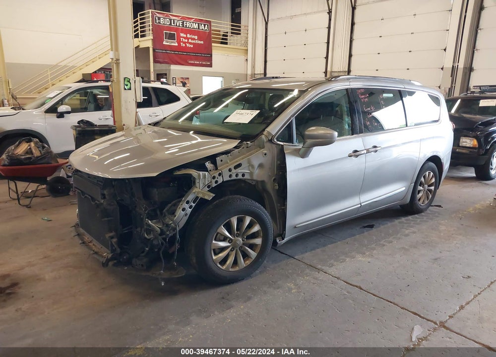 2019 CHRYSLER PACIFICA TOURING L VIN: 2C4RC1BG9KR537182
