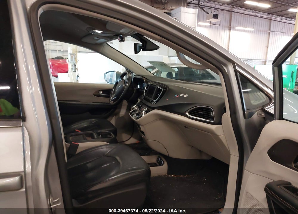 2019 CHRYSLER PACIFICA TOURING L VIN: 2C4RC1BG9KR537182
