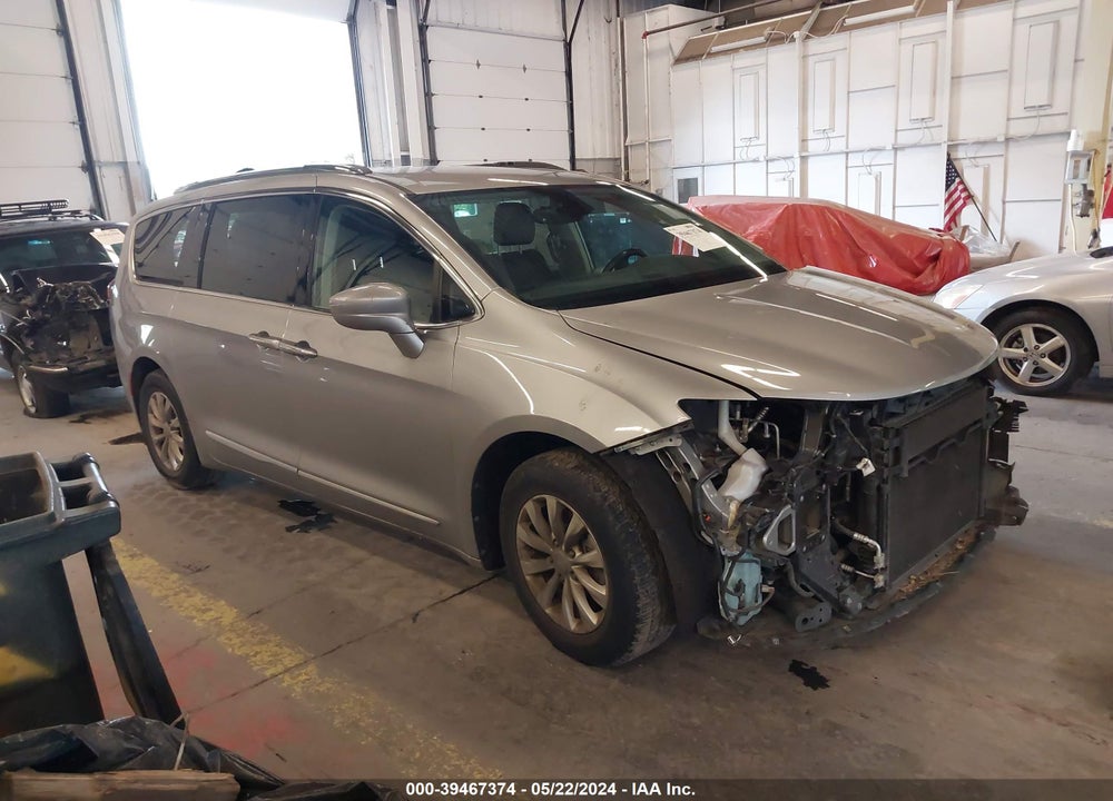 2019 CHRYSLER PACIFICA TOURING L VIN: 2C4RC1BG9KR537182