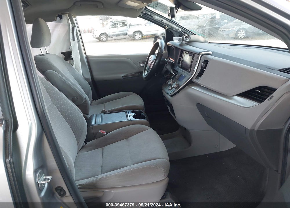 2018 TOYOTA SIENNA LE 8 PASSENGER VIN: 5TDKZ3DC7JS902065