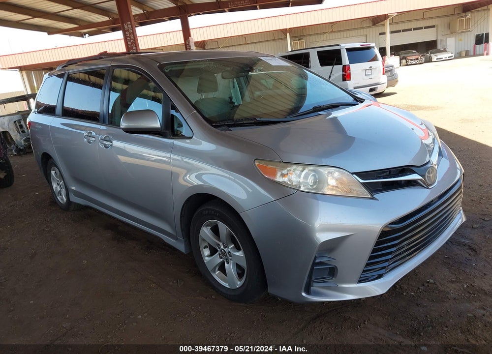 2018 TOYOTA SIENNA LE 8 PASSENGER VIN: 5TDKZ3DC7JS902065