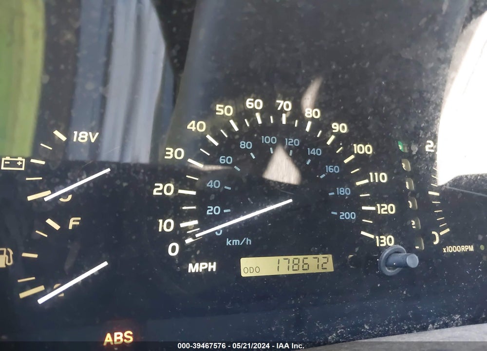 1998 LEXUS LX 470 VIN: JT6HT00W8W0021497