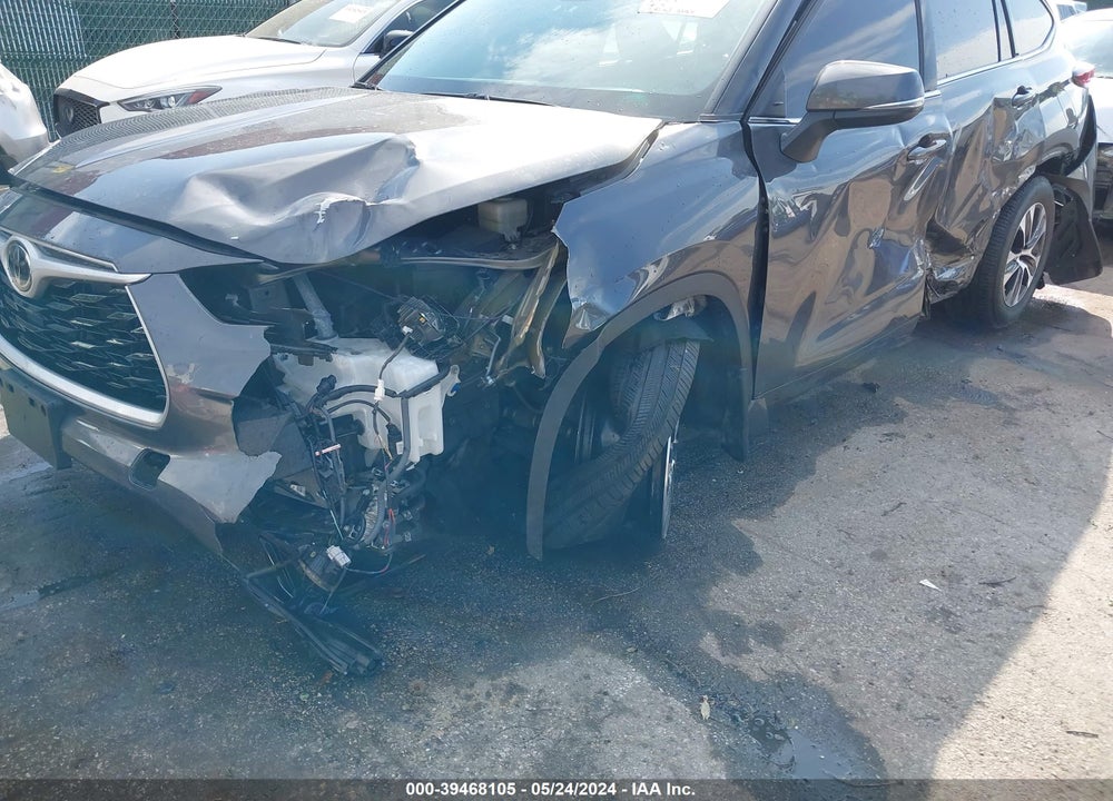 2022 TOYOTA HIGHLANDER XLE VIN: 5TDGZRBHXNS236171
