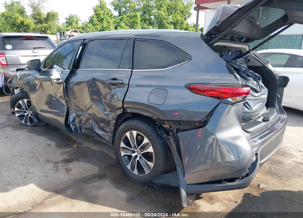2022 TOYOTA HIGHLANDER XLE VIN: 5TDGZRBHXNS236171