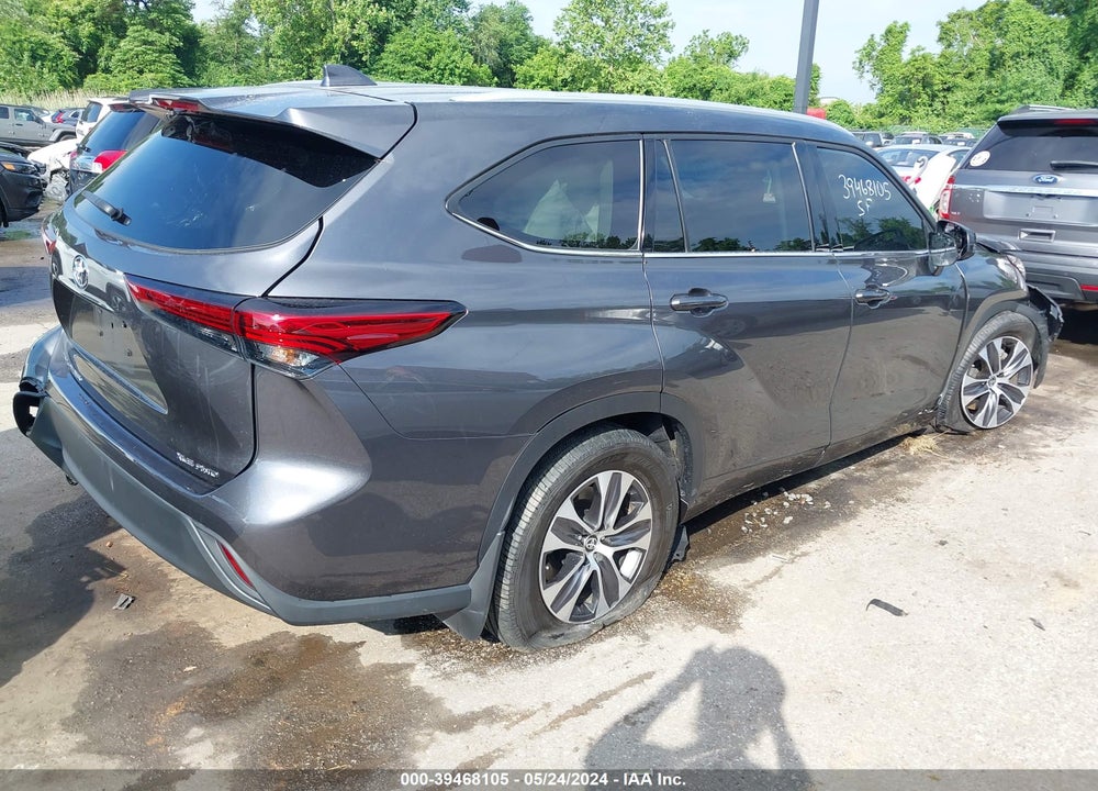 2022 TOYOTA HIGHLANDER XLE VIN: 5TDGZRBHXNS236171