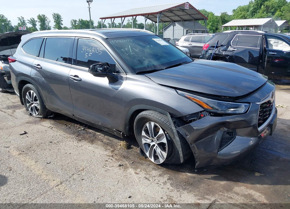2022 TOYOTA HIGHLANDER XLE VIN: 5TDGZRBHXNS236171