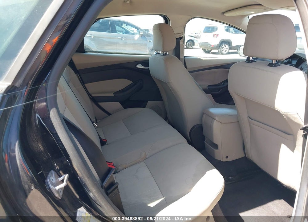 2018 FORD FOCUS SE VIN: 1FADP3K25JL242074