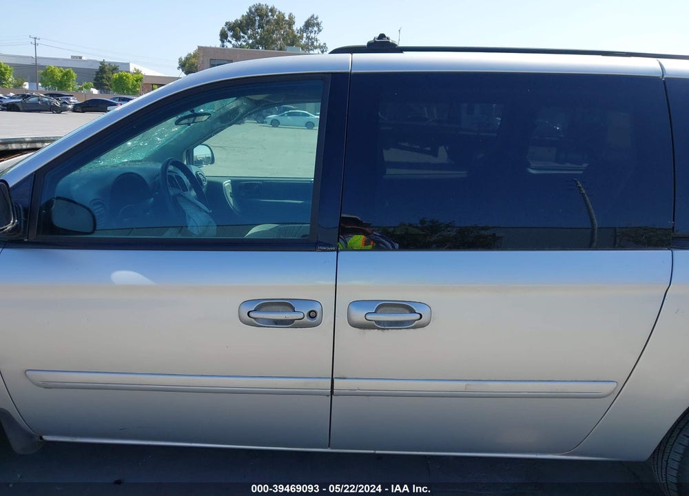 2005 CHRYSLER TOWN & COUNTRY VIN: 2C4GP44R85R344246