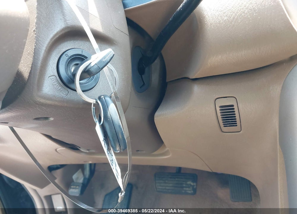 2008 HONDA PILOT EX-L VIN: 5FNYF185X8B050067
