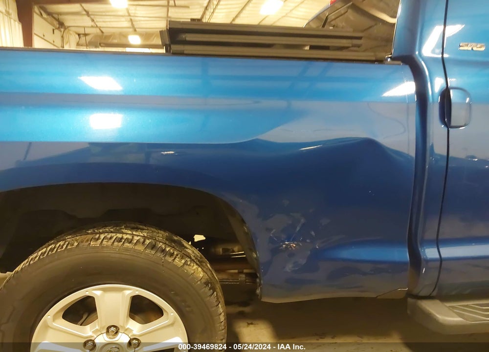 2017 TOYOTA TUNDRA SR5 5.7L V8 VIN: 5TFUW5F10HX595674