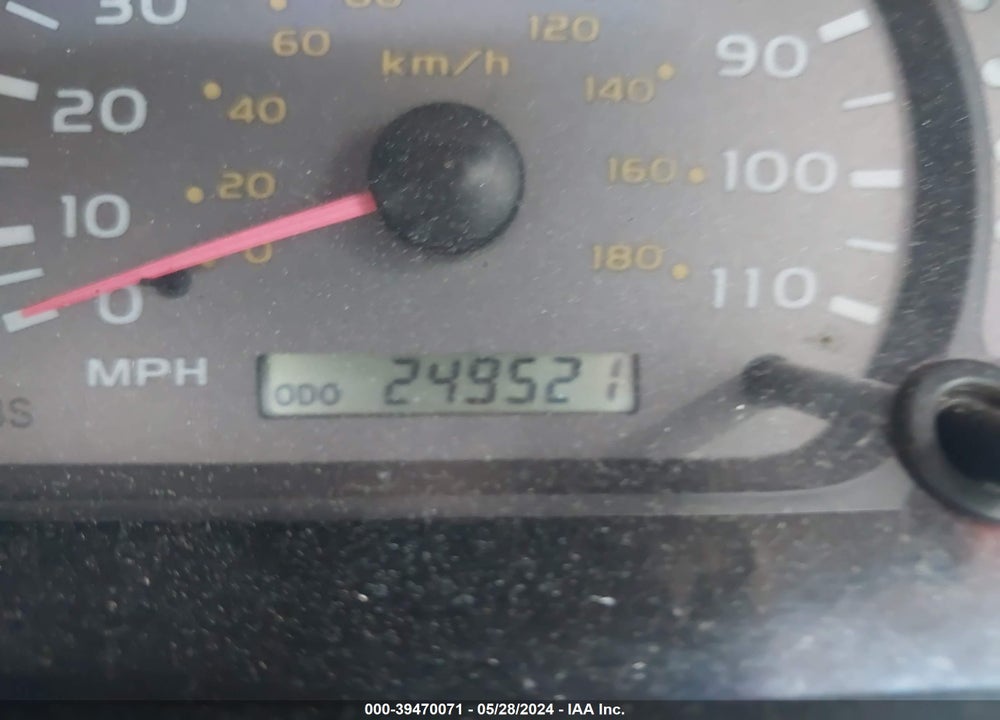 2002 TOYOTA SEQUOIA VIN: 5TDBT48A12S136819
