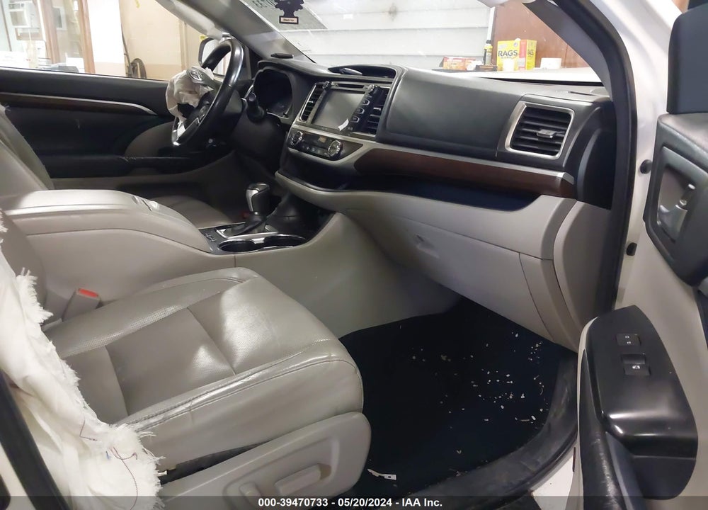 2015 TOYOTA HIGHLANDER LIMITED V6 VIN: 5TDDKRFH5FS136871