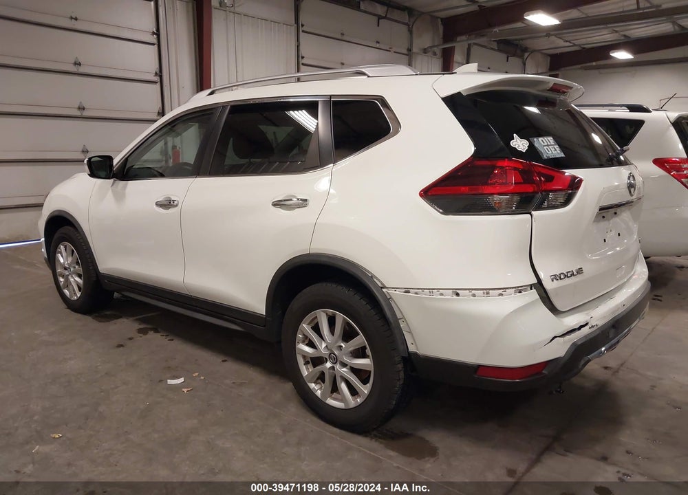 2018 NISSAN ROGUE SV VIN: KNMAT2MV0JP527400