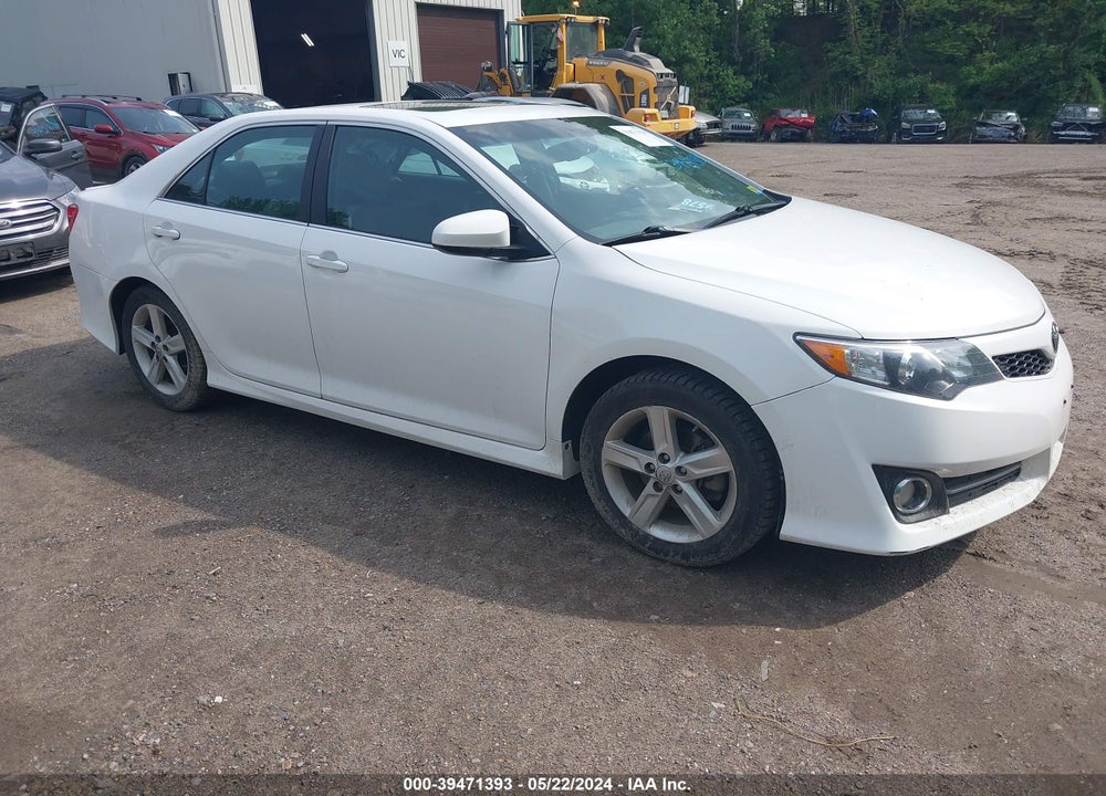 2014 TOYOTA CAMRY SE VIN: 4T1BF1FK5EU756084