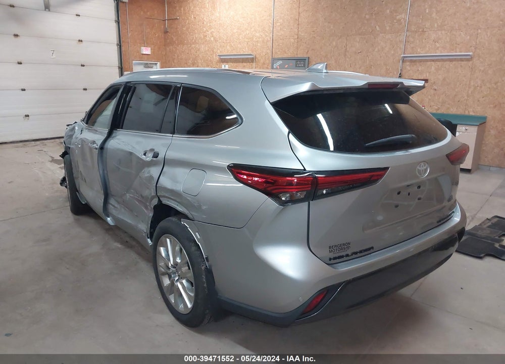 2022 TOYOTA HIGHLANDER LIMITED VIN: 5TDDZRBH2NS192301