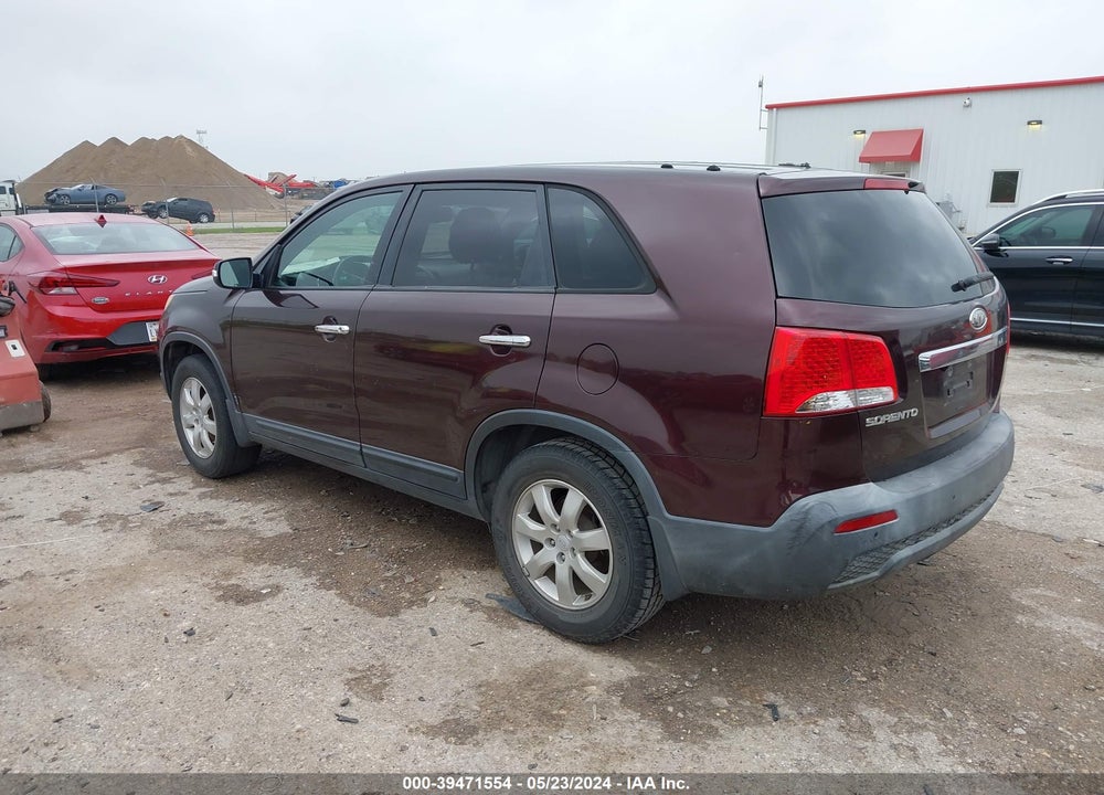 2011 KIA SORENTO LX VIN: 5XYKT3A11BG005083