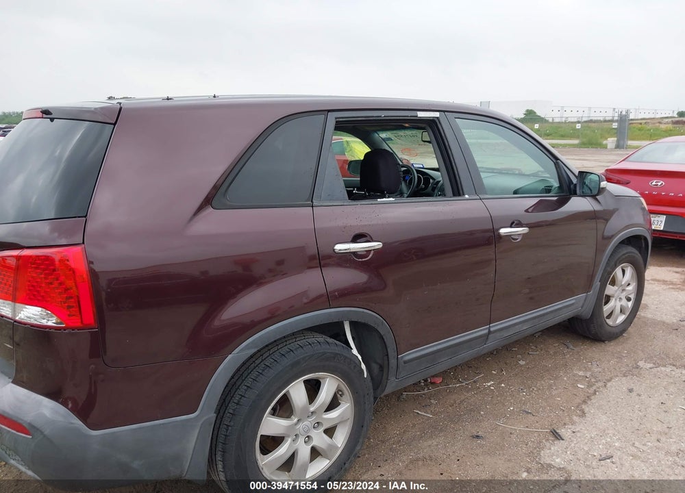 2011 KIA SORENTO LX VIN: 5XYKT3A11BG005083
