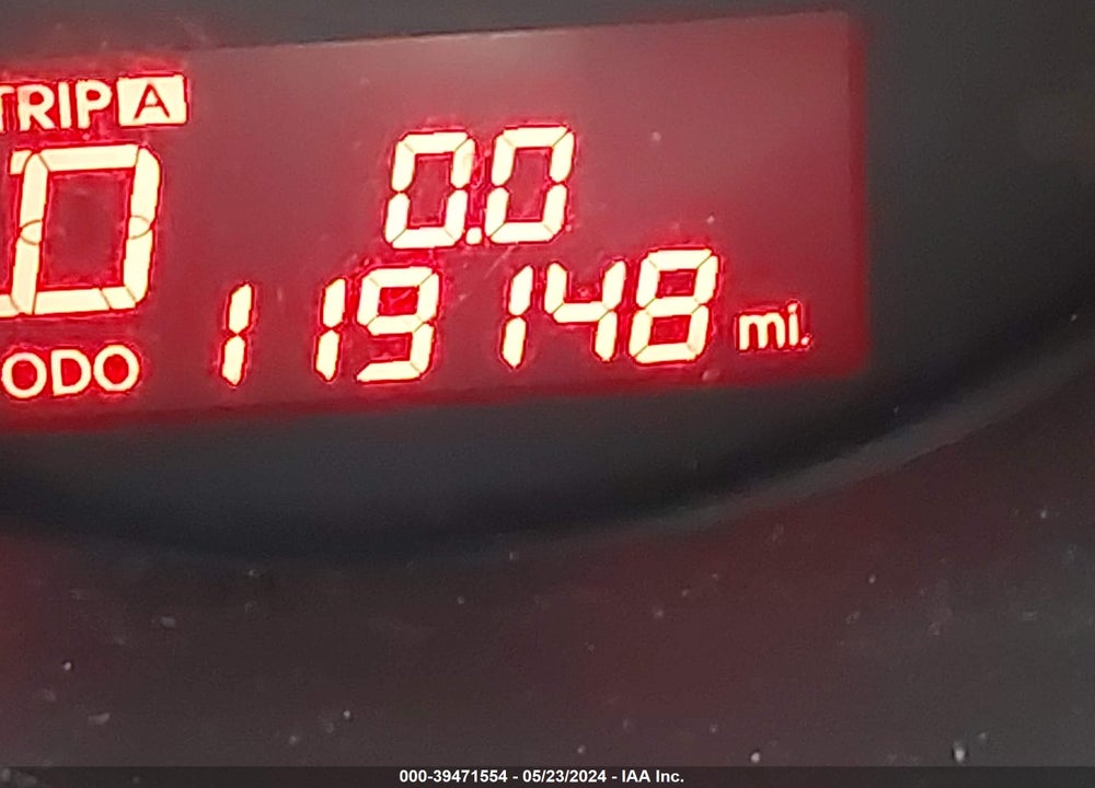 2011 KIA SORENTO LX VIN: 5XYKT3A11BG005083