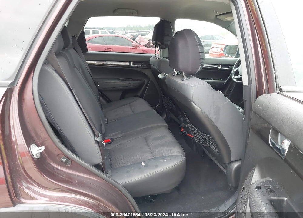 2011 KIA SORENTO LX VIN: 5XYKT3A11BG005083