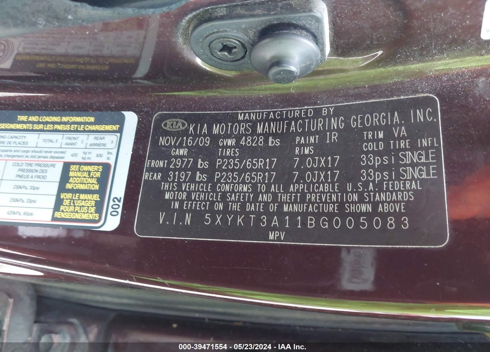 2011 KIA SORENTO LX VIN: 5XYKT3A11BG005083