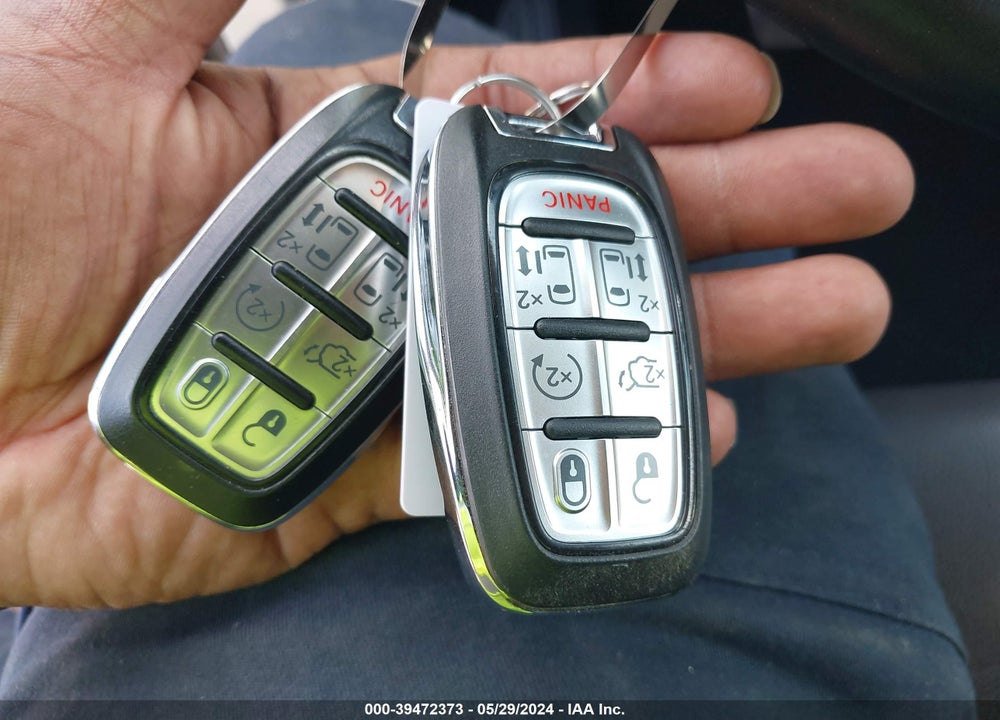 2018 CHRYSLER PACIFICA VIN: 2C4RC1BG0JR279729