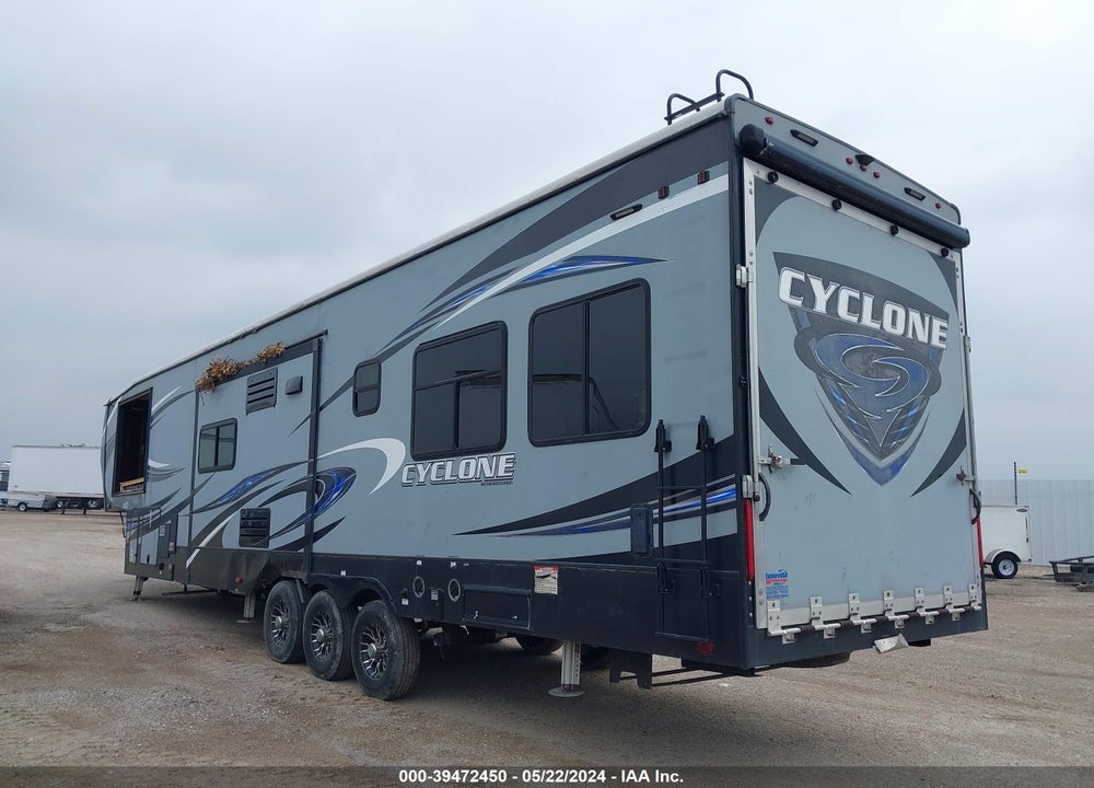 2016 HEARTLAND CYCLONE 3800 VIN: 5SFCG4331GE317043
