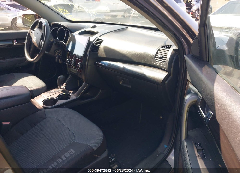 2012 KIA SORENTO LX VIN: 5XYKT3A16CG230875
