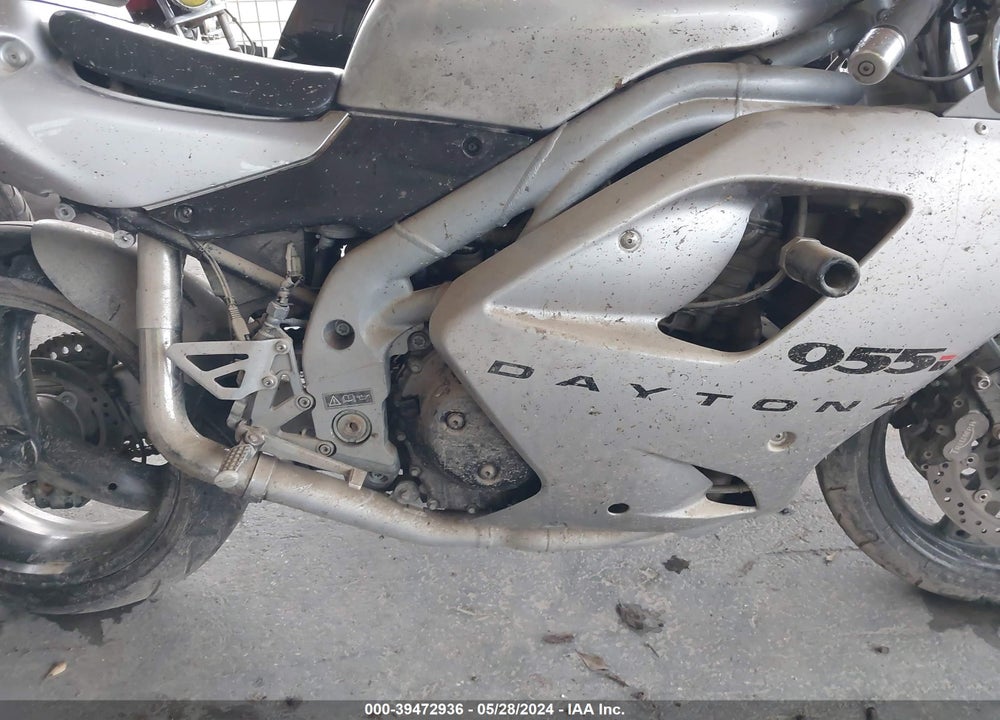 2002 TRIUMPH MOTORCYCLE DAYTONA 955I VIN: SMT502FP82J149003