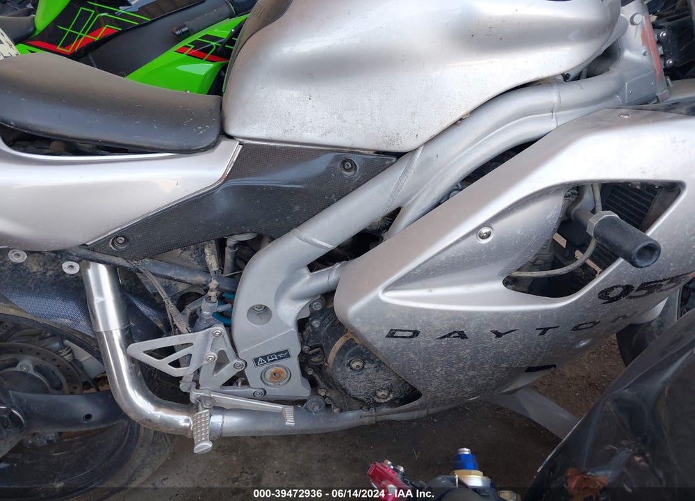 2002 TRIUMPH MOTORCYCLE DAYTONA 955I VIN: SMT502FP82J149003