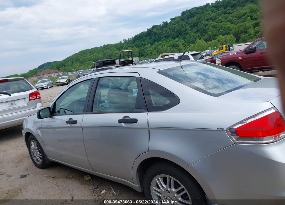 2011 FORD FOCUS SE VIN: 1FAHP3FN5BW105819