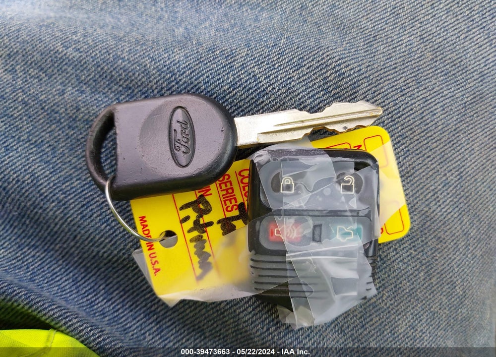 2011 FORD FOCUS SE VIN: 1FAHP3FN5BW105819