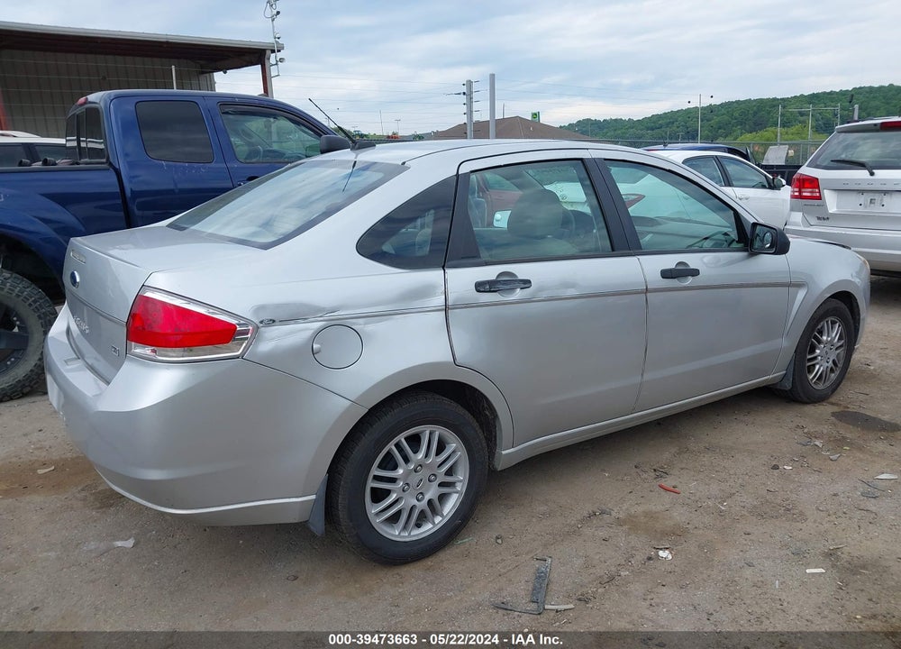 2011 FORD FOCUS SE VIN: 1FAHP3FN5BW105819