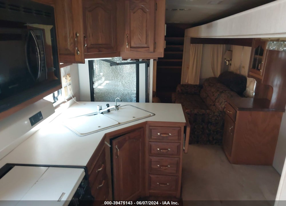 1996 TRAVEL SUPREME M-36 RLTSO VIN: 4TKFW3630T1002904