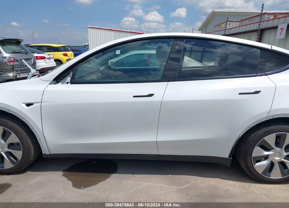 2021 TESLA MODEL Y STANDARD RANGE REAR-WHEEL DRIVE VIN: 5YJYGDED2MF107270