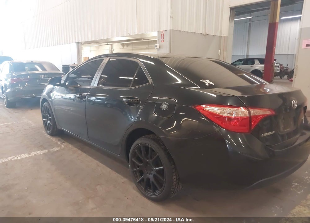 2018 TOYOTA COROLLA LE VIN: 5YFBURHE6JP826487
