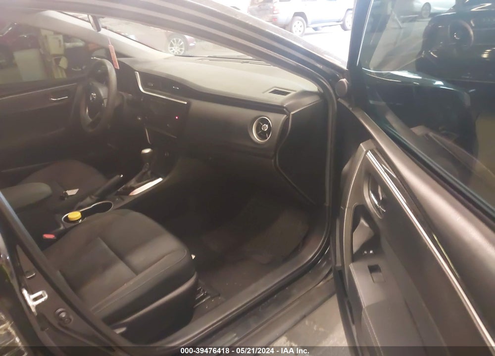 2018 TOYOTA COROLLA LE VIN: 5YFBURHE6JP826487