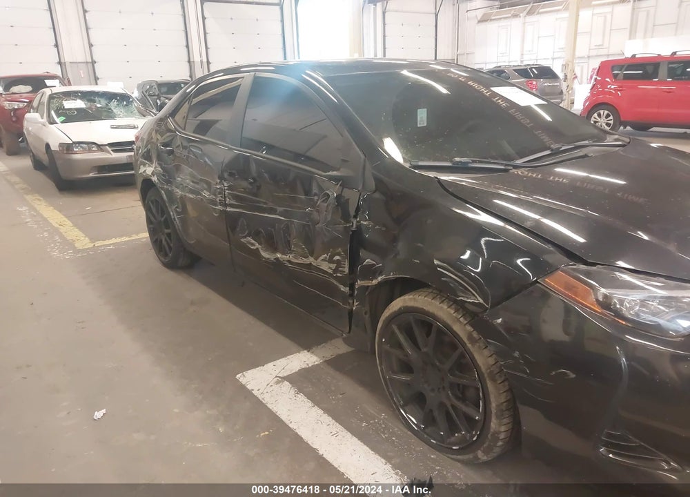 2018 TOYOTA COROLLA LE VIN: 5YFBURHE6JP826487