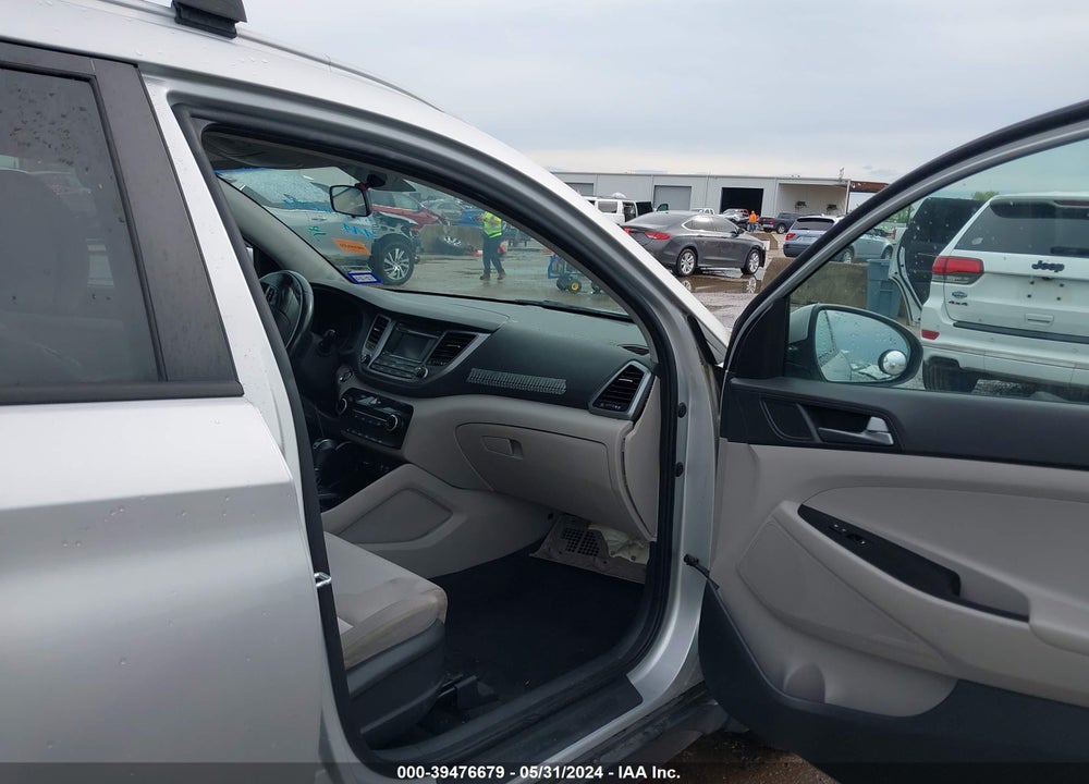 2016 HYUNDAI TUCSON SPORT VIN: KM8J33A22GU194056