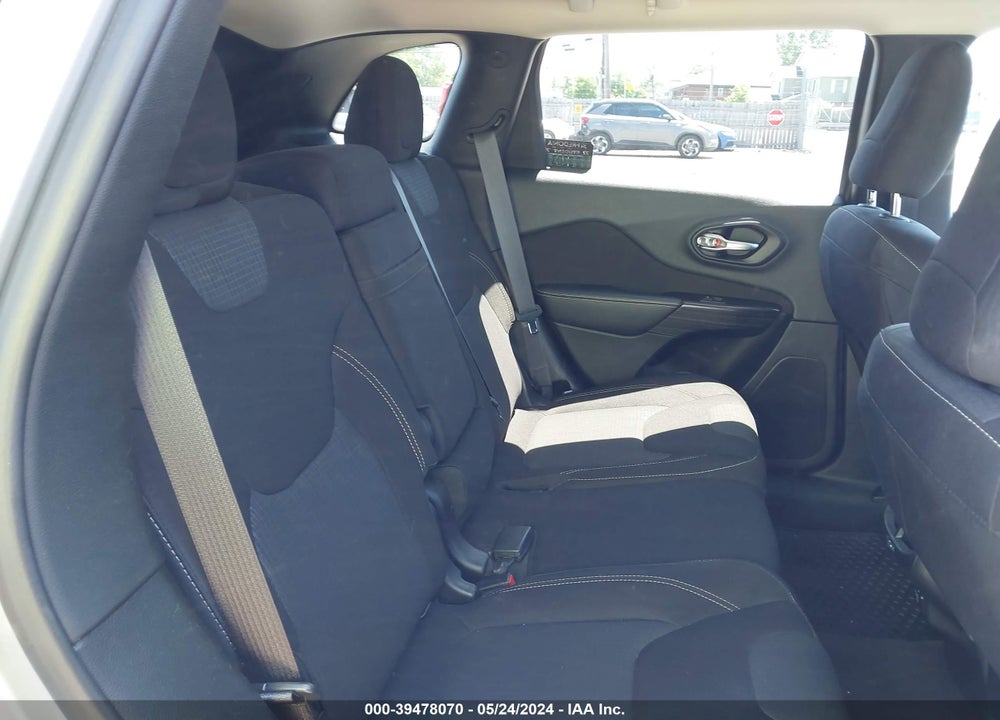 2015 JEEP CHEROKEE LATITUDE VIN: 1C4PJLCB3FW530902