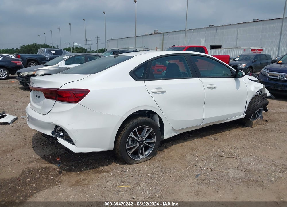 2024 KIA FORTE LXS VIN: 3KPF24AD7RE737827